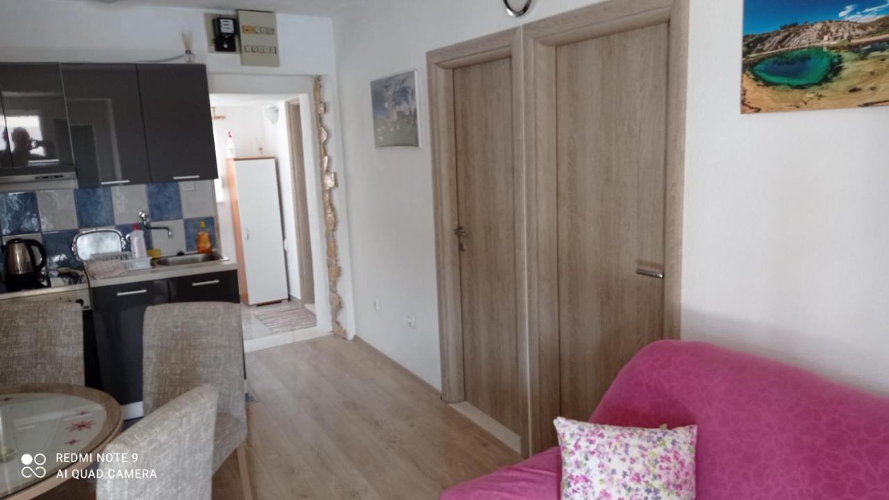 Holiday Home Marija Vrlika Bagian luar foto