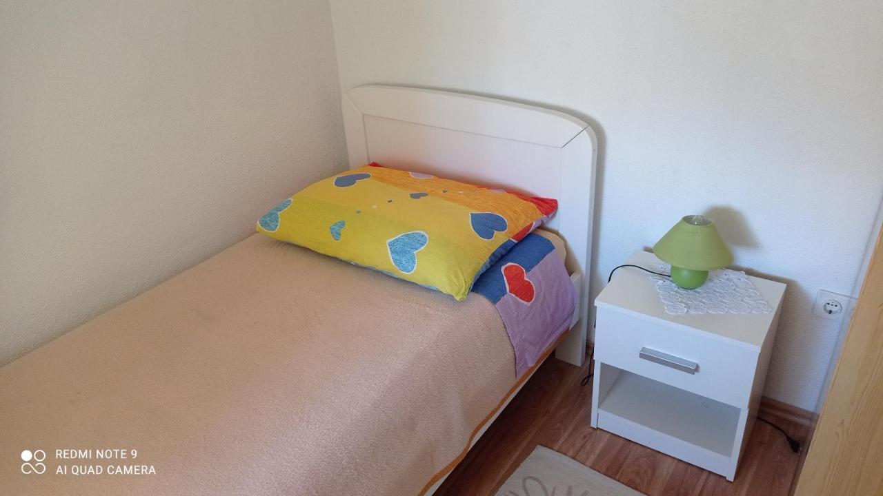 Holiday Home Marija Vrlika Bagian luar foto