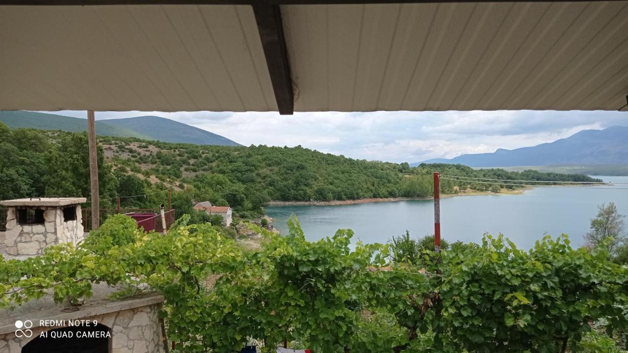 Holiday Home Marija Vrlika Bagian luar foto