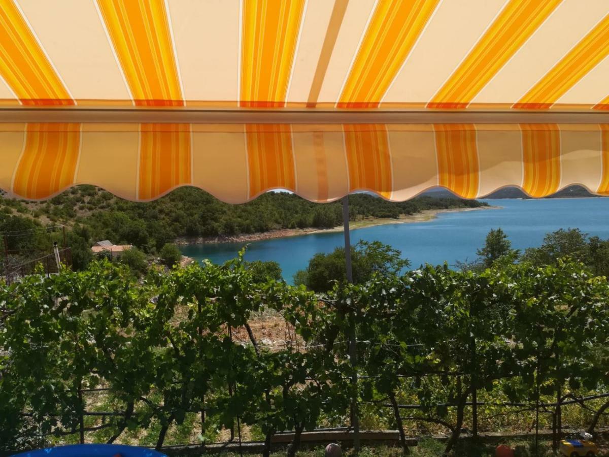Holiday Home Marija Vrlika Bagian luar foto