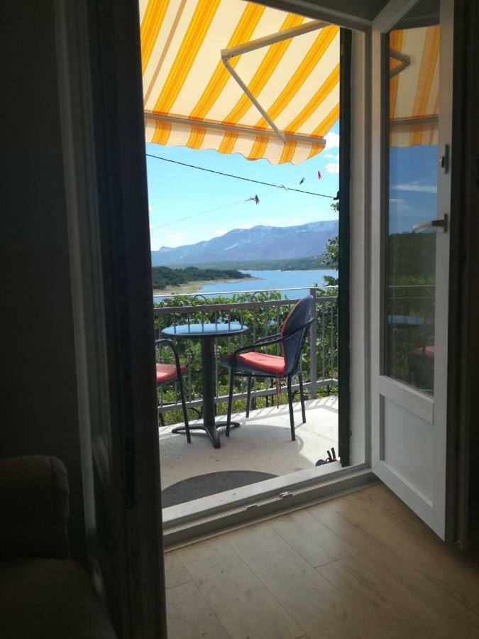 Holiday Home Marija Vrlika Bagian luar foto