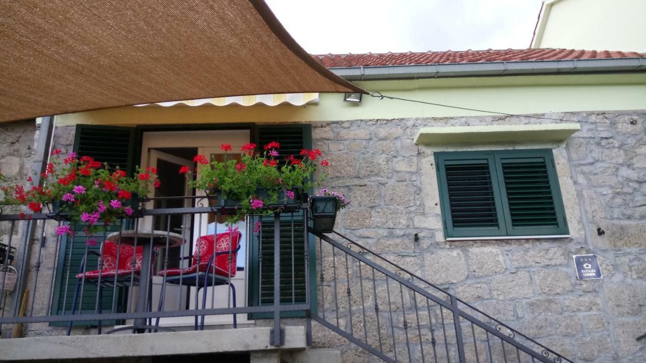 Holiday Home Marija Vrlika Bagian luar foto