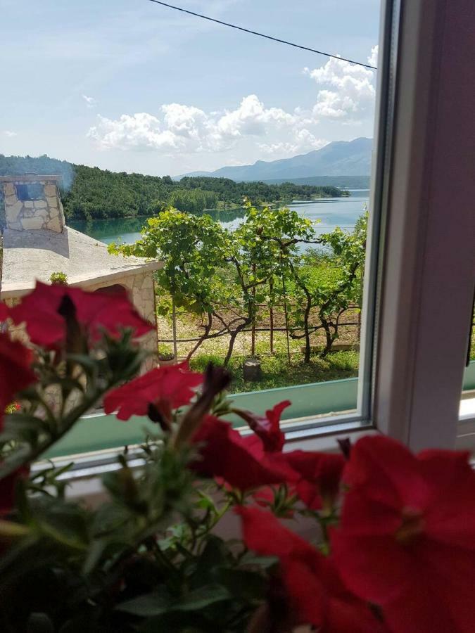 Holiday Home Marija Vrlika Bagian luar foto