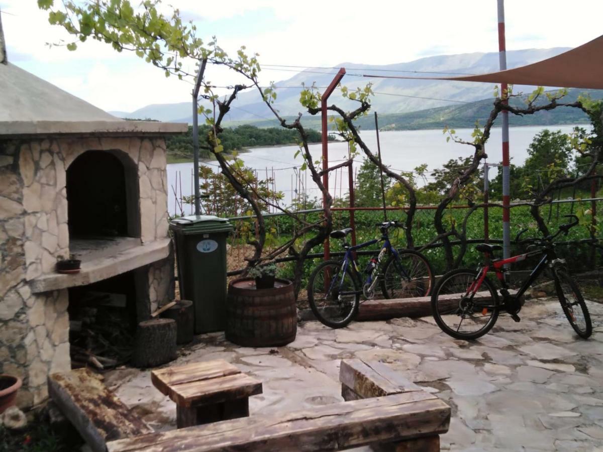 Holiday Home Marija Vrlika Bagian luar foto
