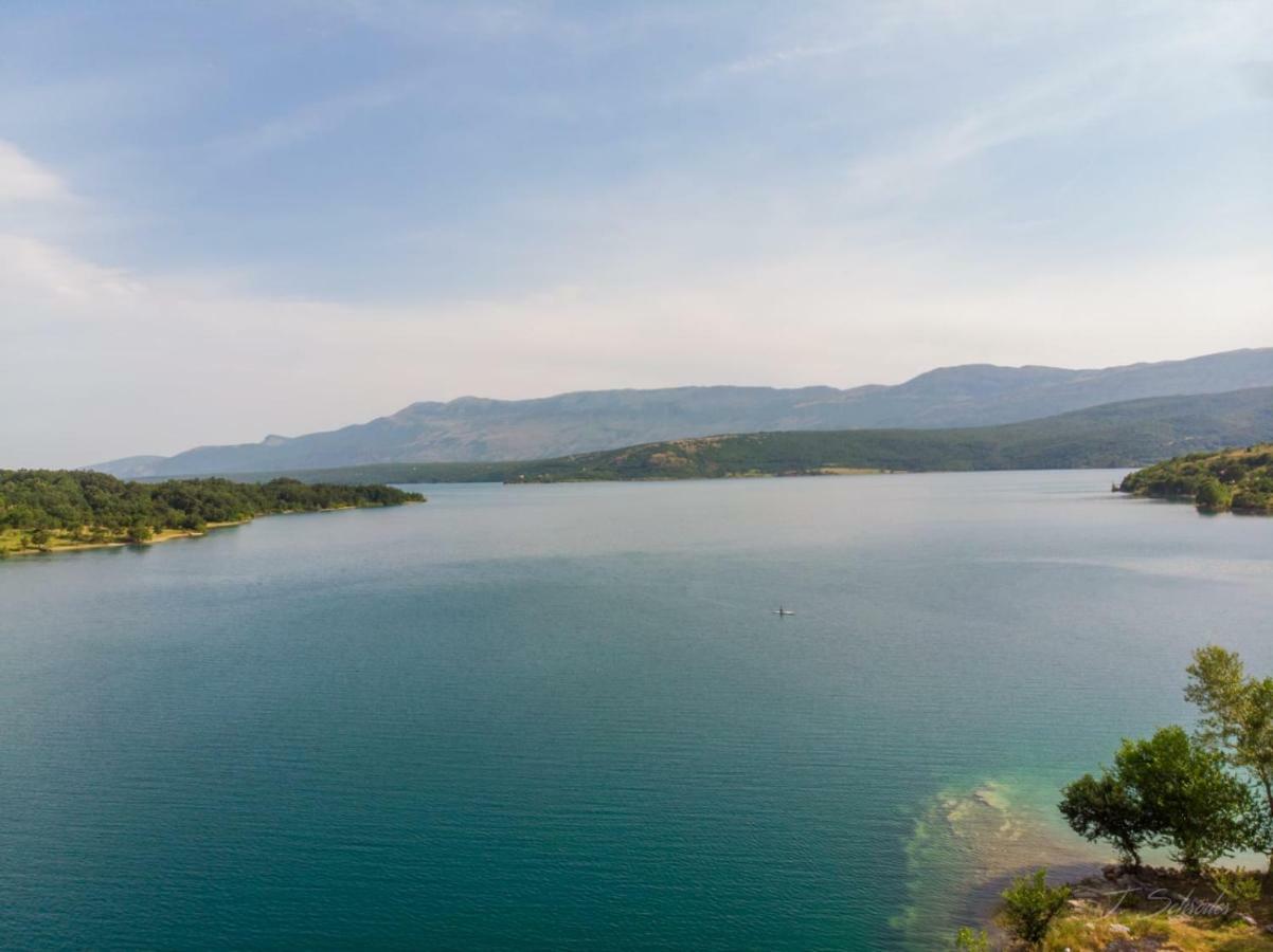 Holiday Home Marija Vrlika Bagian luar foto